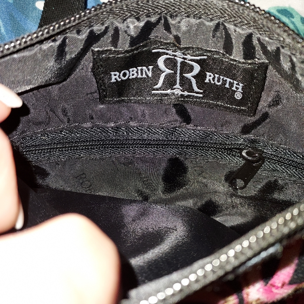 Robin Ruth || Crossbody Bag View 2